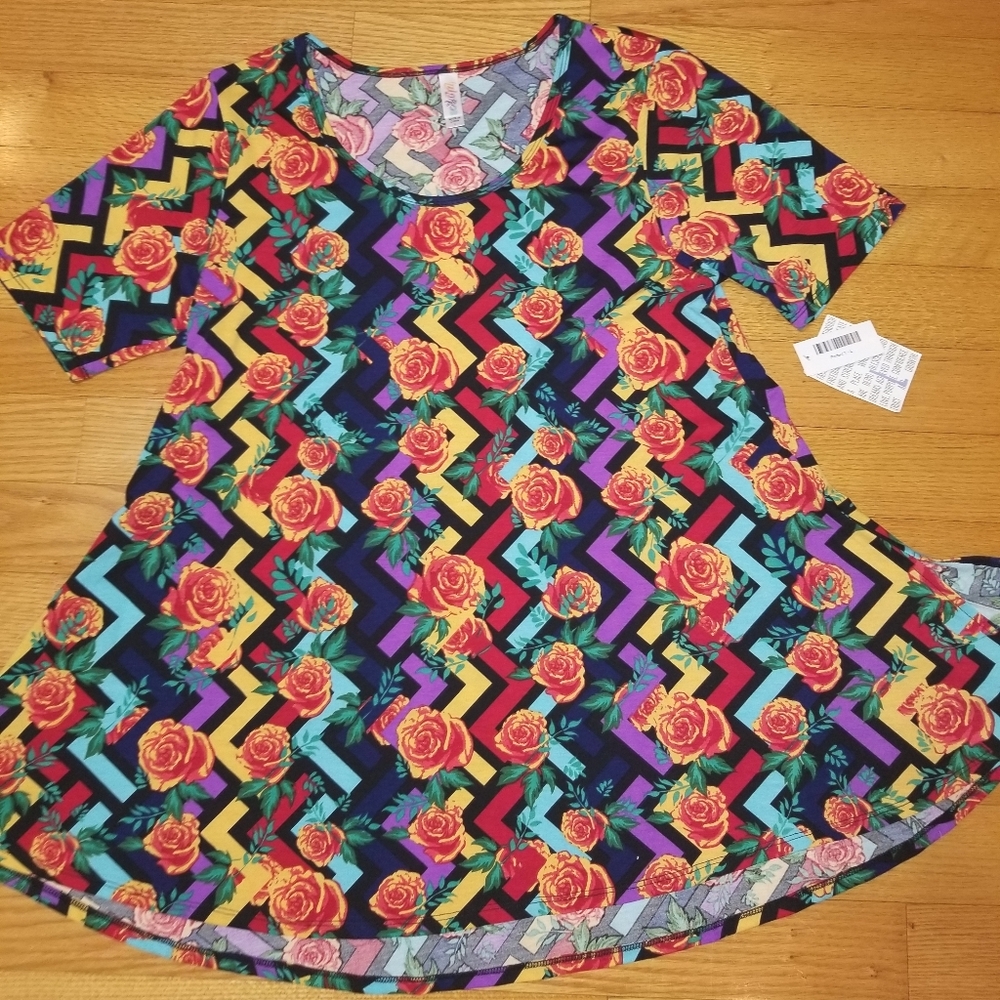 Lularoe - L- Perfect T